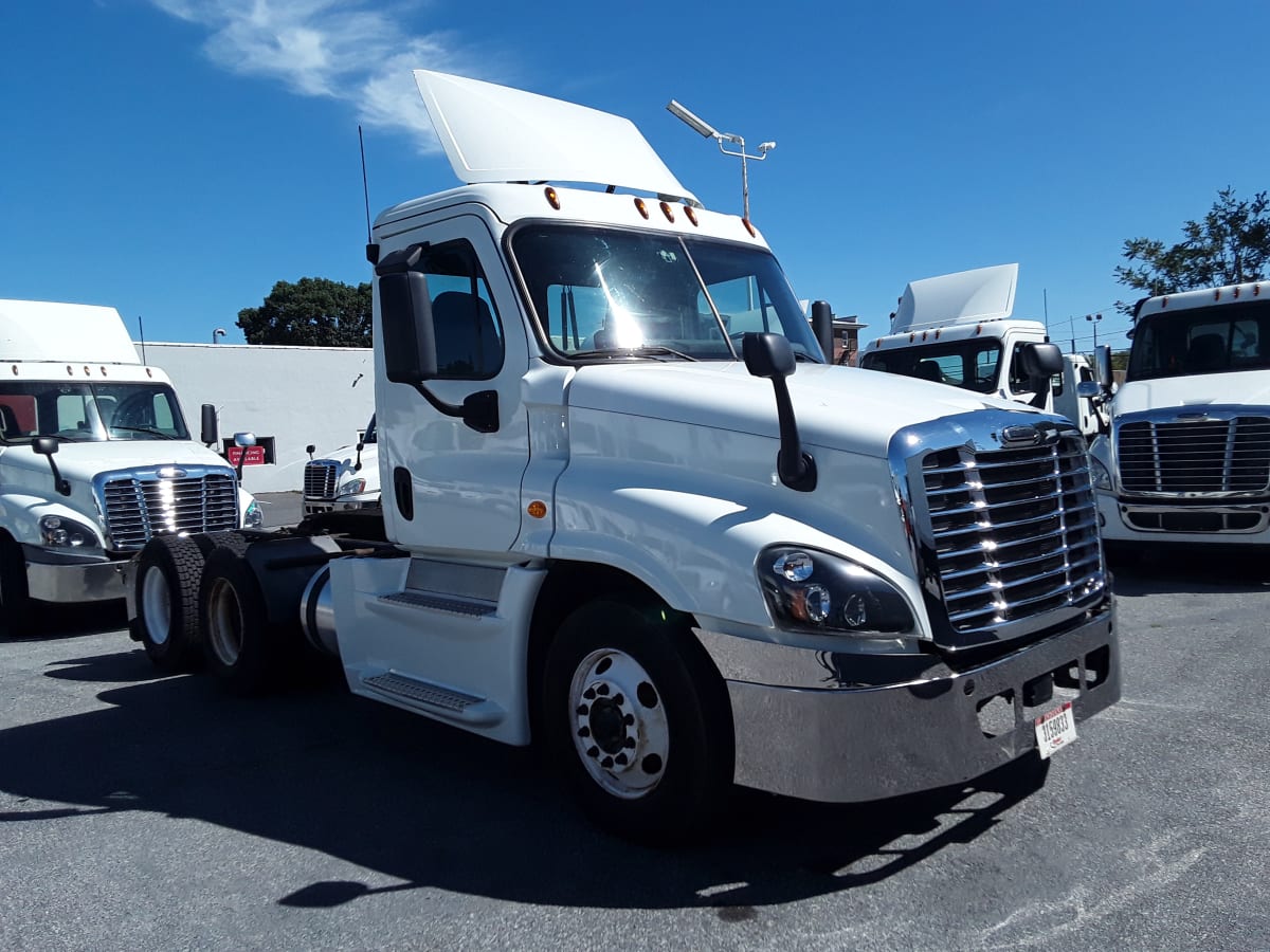 2016 Freightliner/Mercedes CASCADIA 125 647219