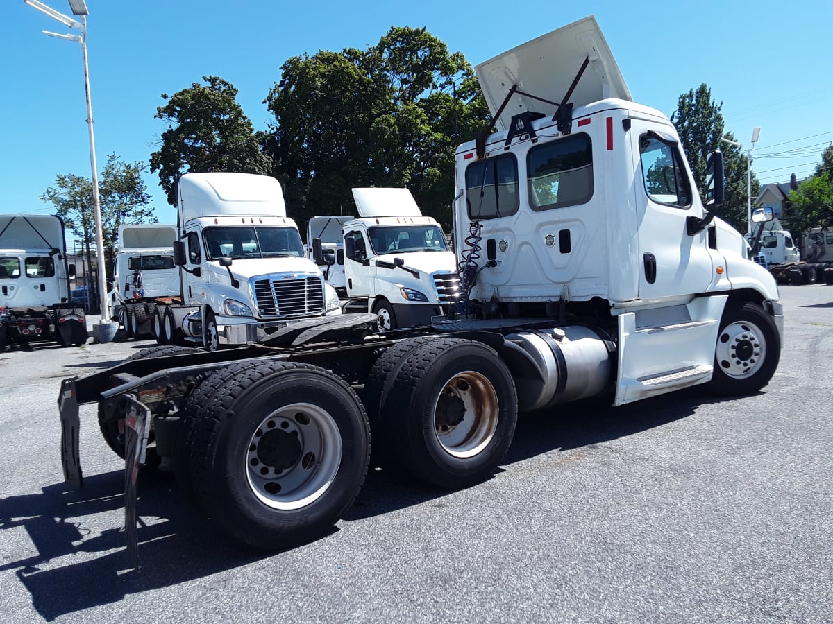 2016 Freightliner/Mercedes CASCADIA 125 647225