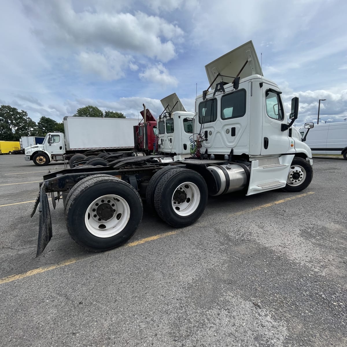 2016 Freightliner/Mercedes CASCADIA 125 647229