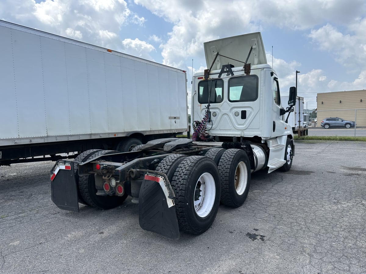 2016 Freightliner/Mercedes CASCADIA 125 647238