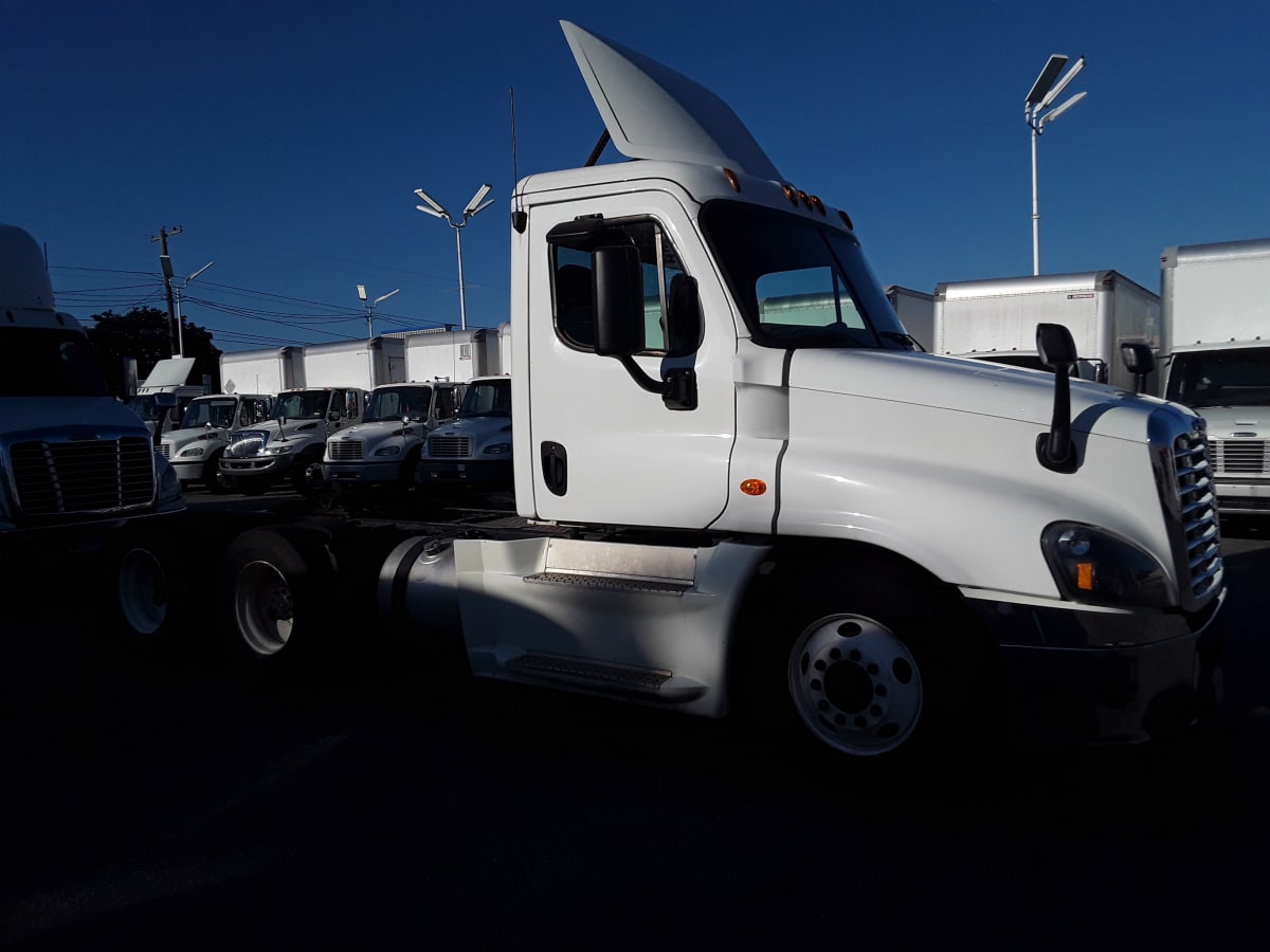 2016 Freightliner/Mercedes CASCADIA 125 647240