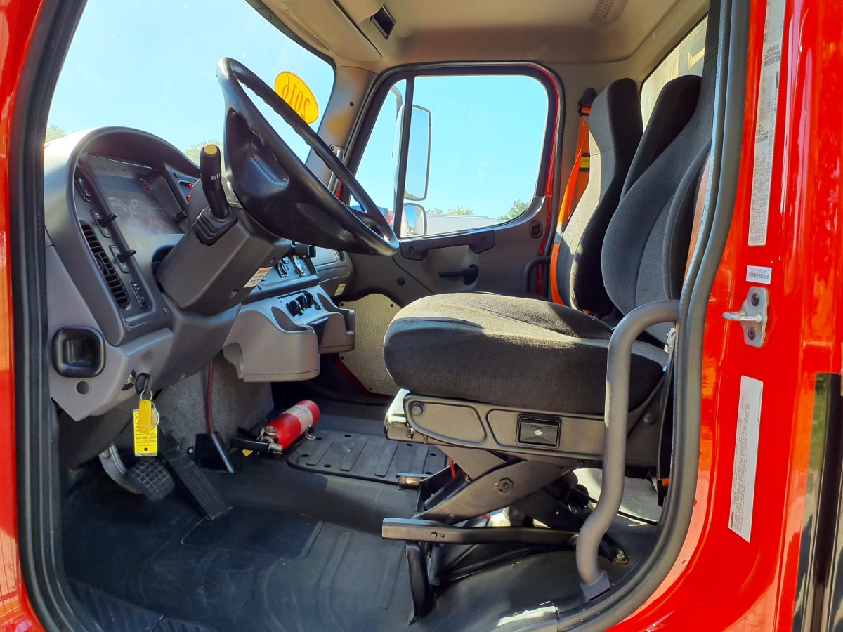 2016 Freightliner/Mercedes M2 106 647313