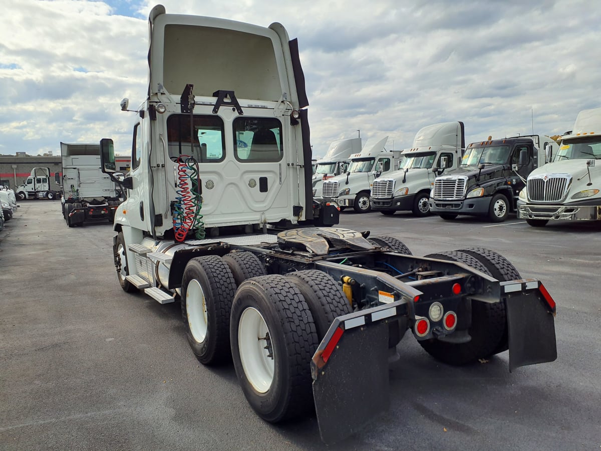 2016 Freightliner/Mercedes CASCADIA 125 647395