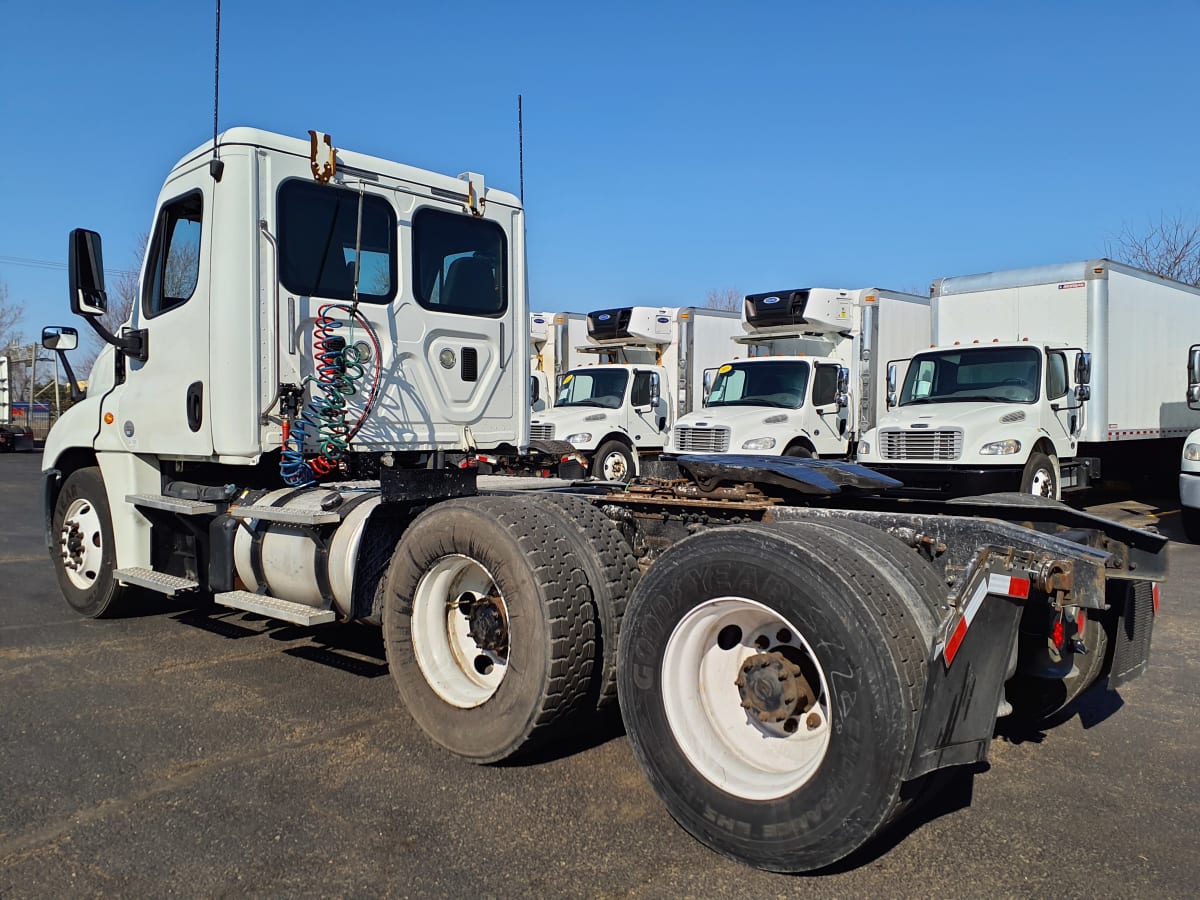 2016 Freightliner/Mercedes CASCADIA 125 647405