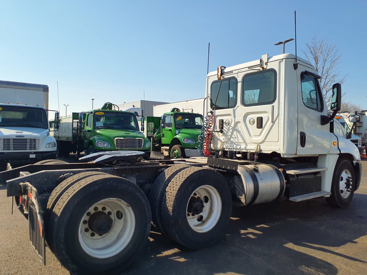 2016 Freightliner/Mercedes CASCADIA 125 647405