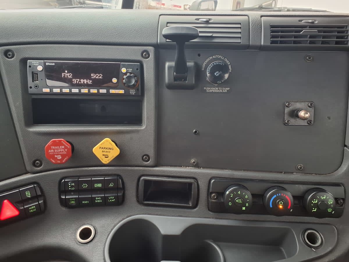 2016 Freightliner - image 10