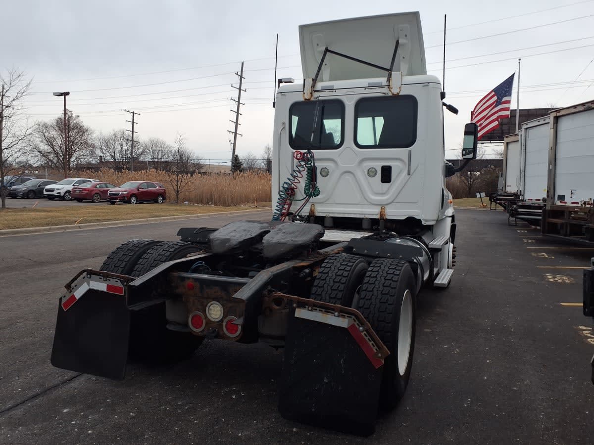 2016 Freightliner - image 4