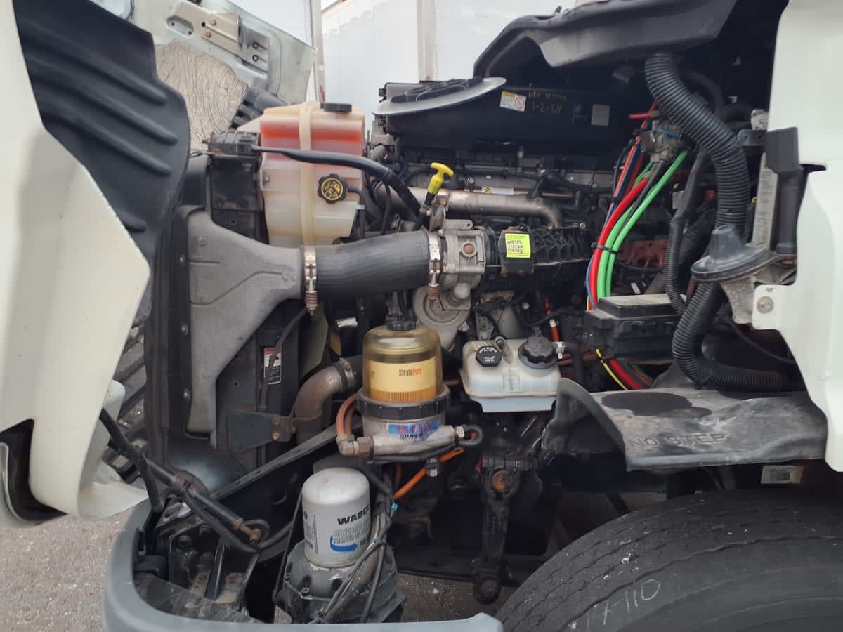 2016 Freightliner - image 8