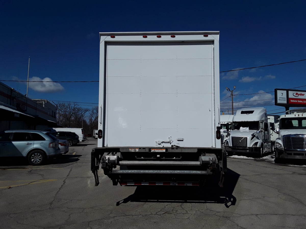 2016 Freightliner/Mercedes M2 106 647715