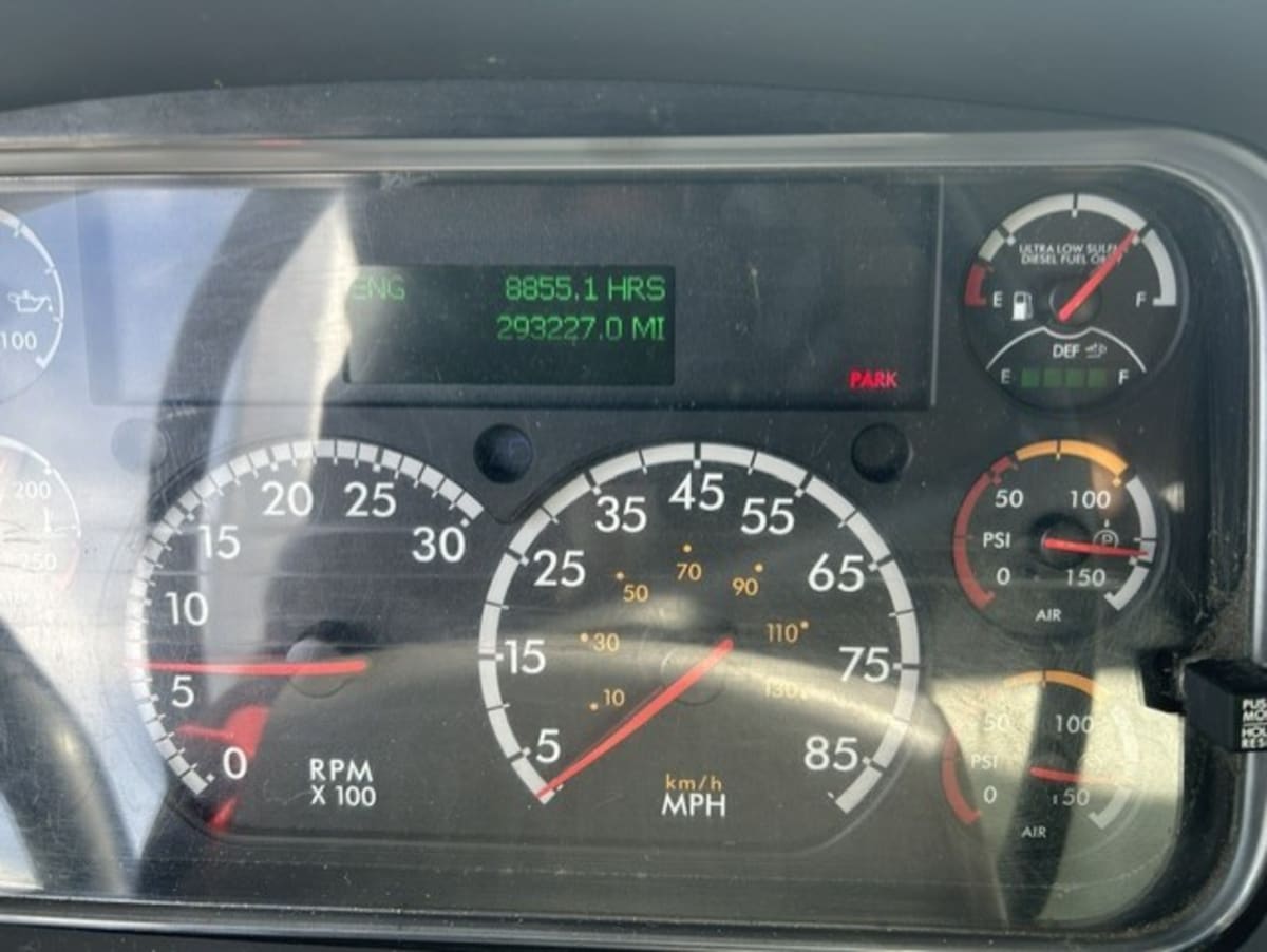 2016 Freightliner/Mercedes M2 106 647720 2016 Freightliner/Mercedes M2 106 647720