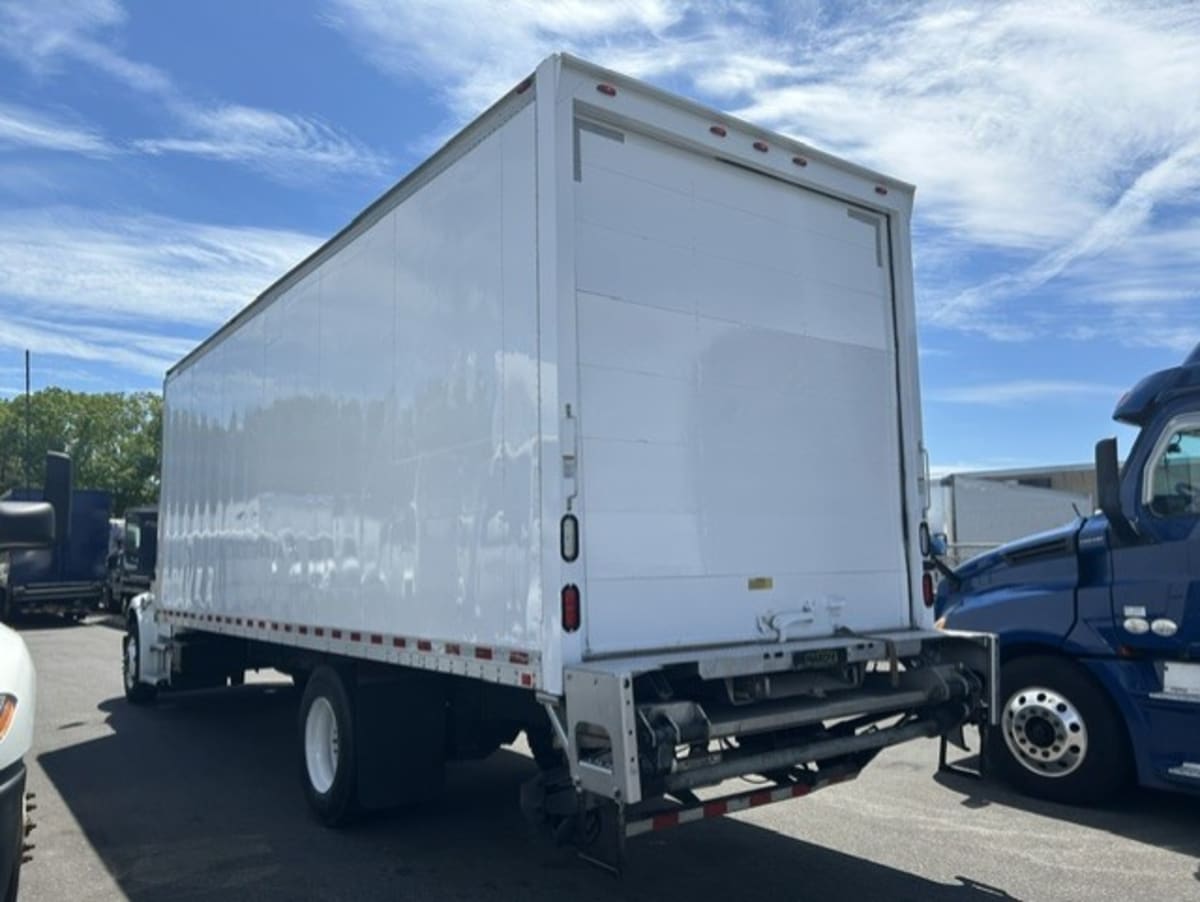 2016 Freightliner/Mercedes M2 106 647720 2016 Freightliner/Mercedes M2 106 647720