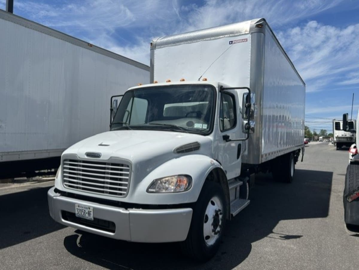 2016 Freightliner/Mercedes M2 106 647720 2016 Freightliner/Mercedes M2 106 647720