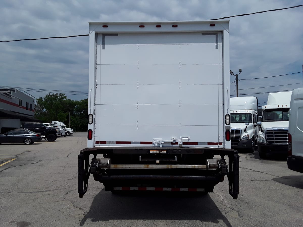 2016 Freightliner/Mercedes M2 106 647766