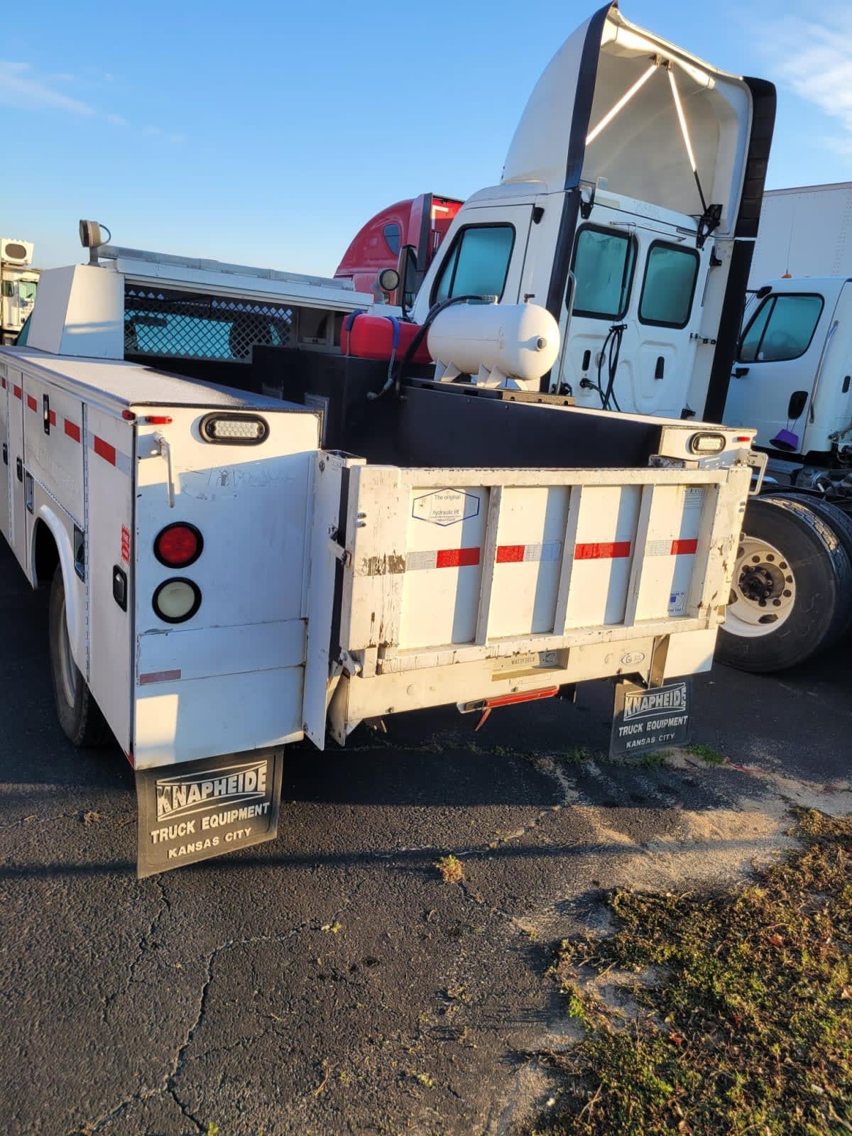 2015 Ford Motor Company F350 647831