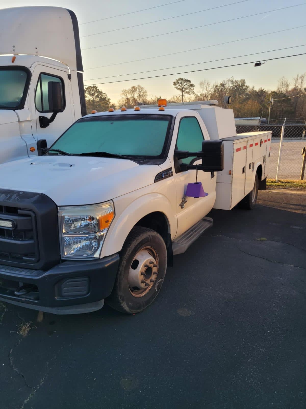 2015 Ford Motor Company F350 647831
