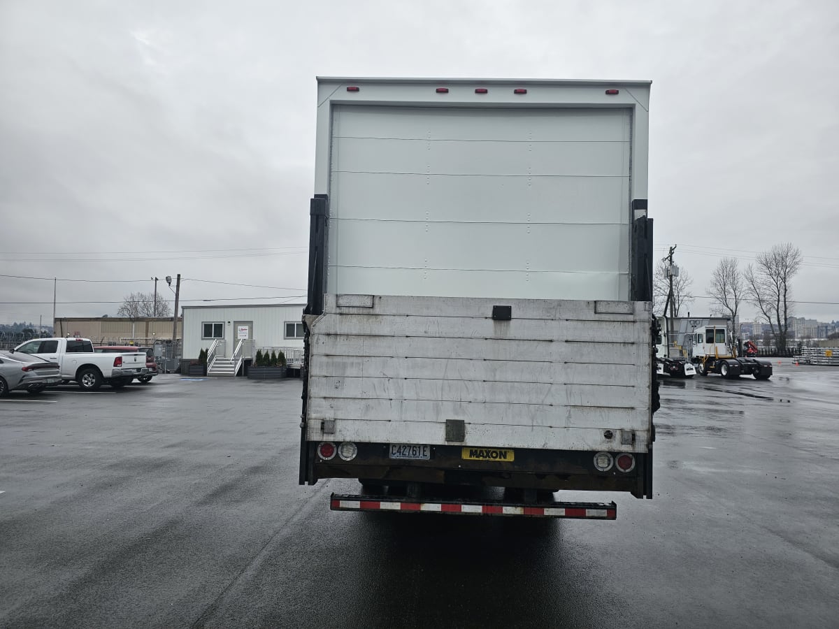 2016 Freightliner/Mercedes M2 106 647855