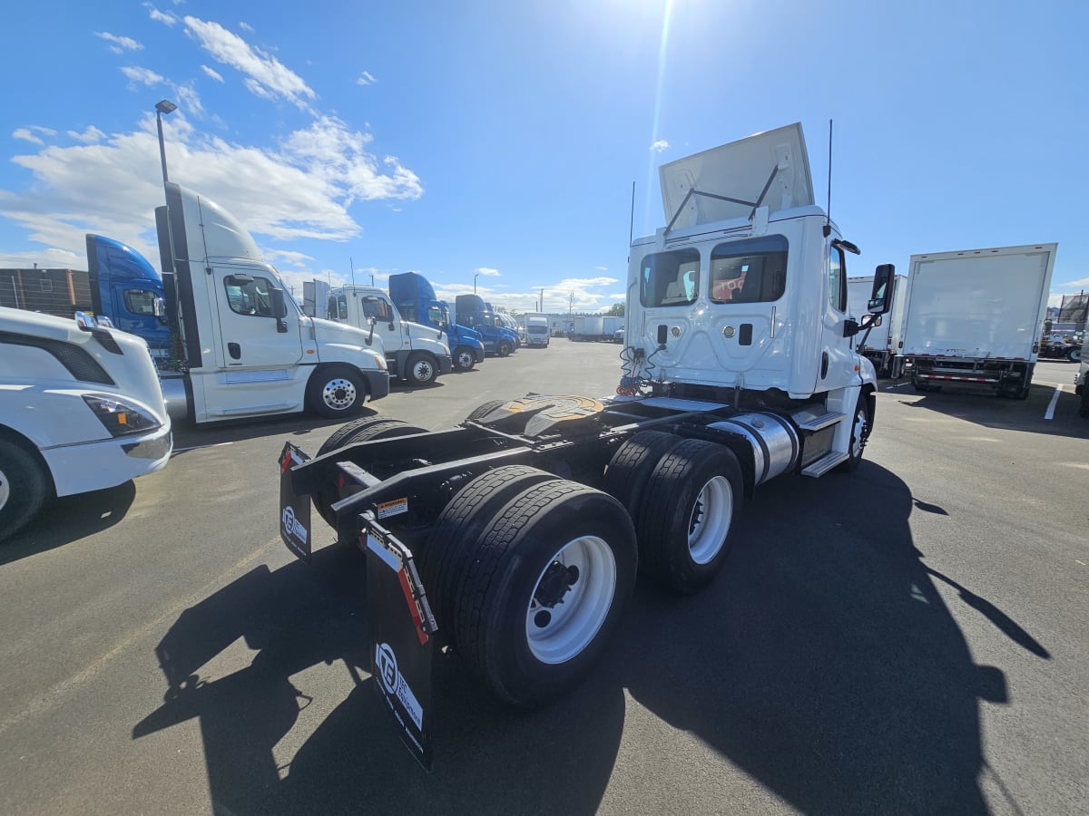 2016 Freightliner/Mercedes CASCADIA 125 647890