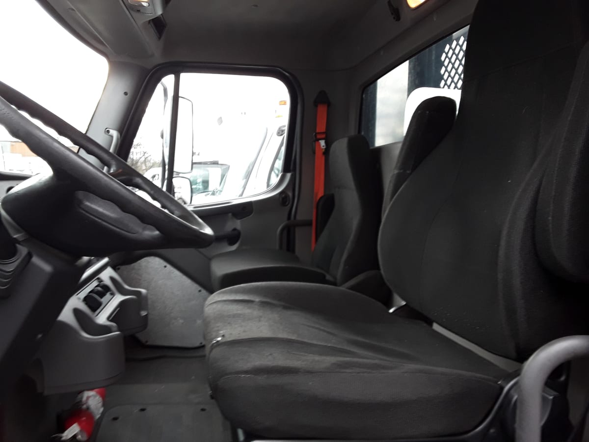 2016 Freightliner/Mercedes M2 106 647956