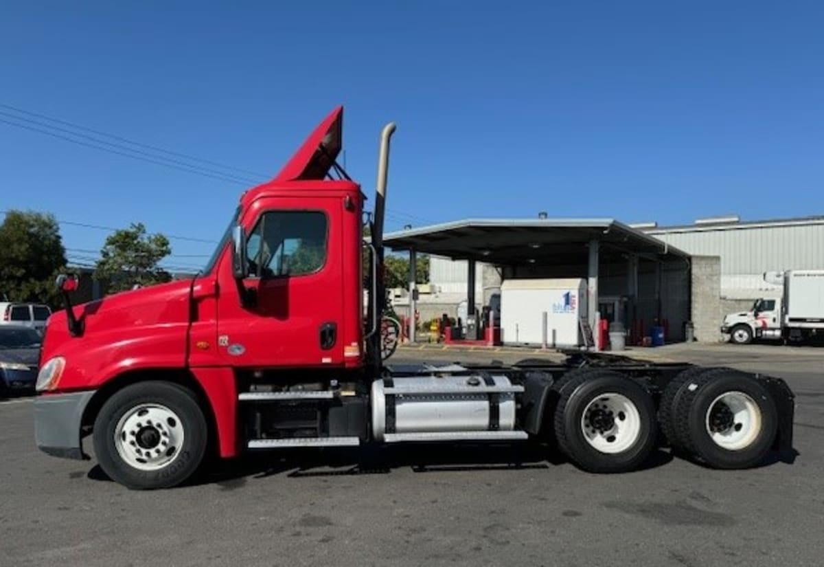 2016 Freightliner/Mercedes CASCADIA 125 648036