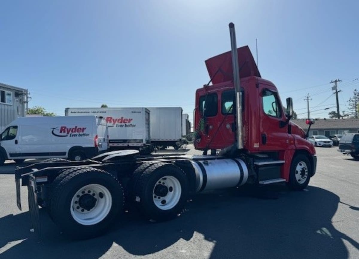 2016 Freightliner/Mercedes CASCADIA 125 648036