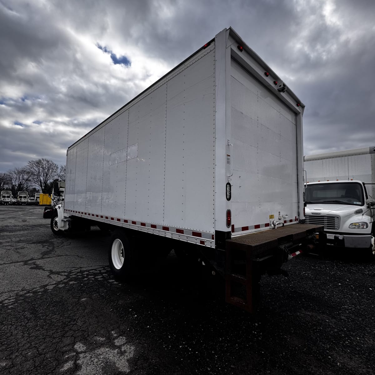 2016 Freightliner/Mercedes M2 106 648144
