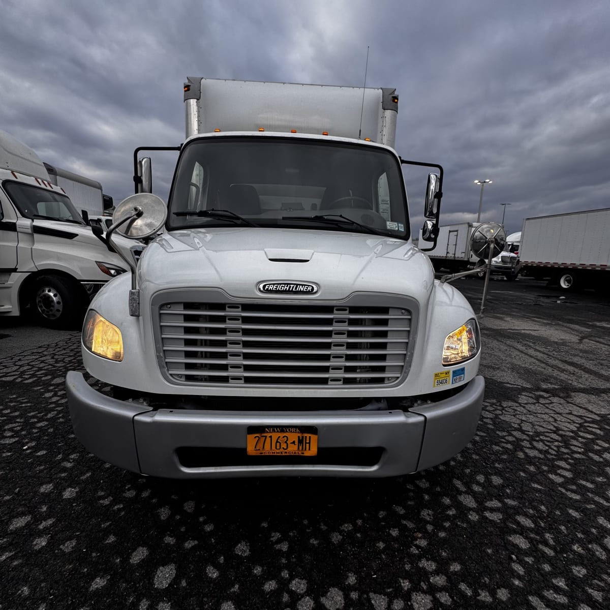 2016 Freightliner/Mercedes M2 106 648144