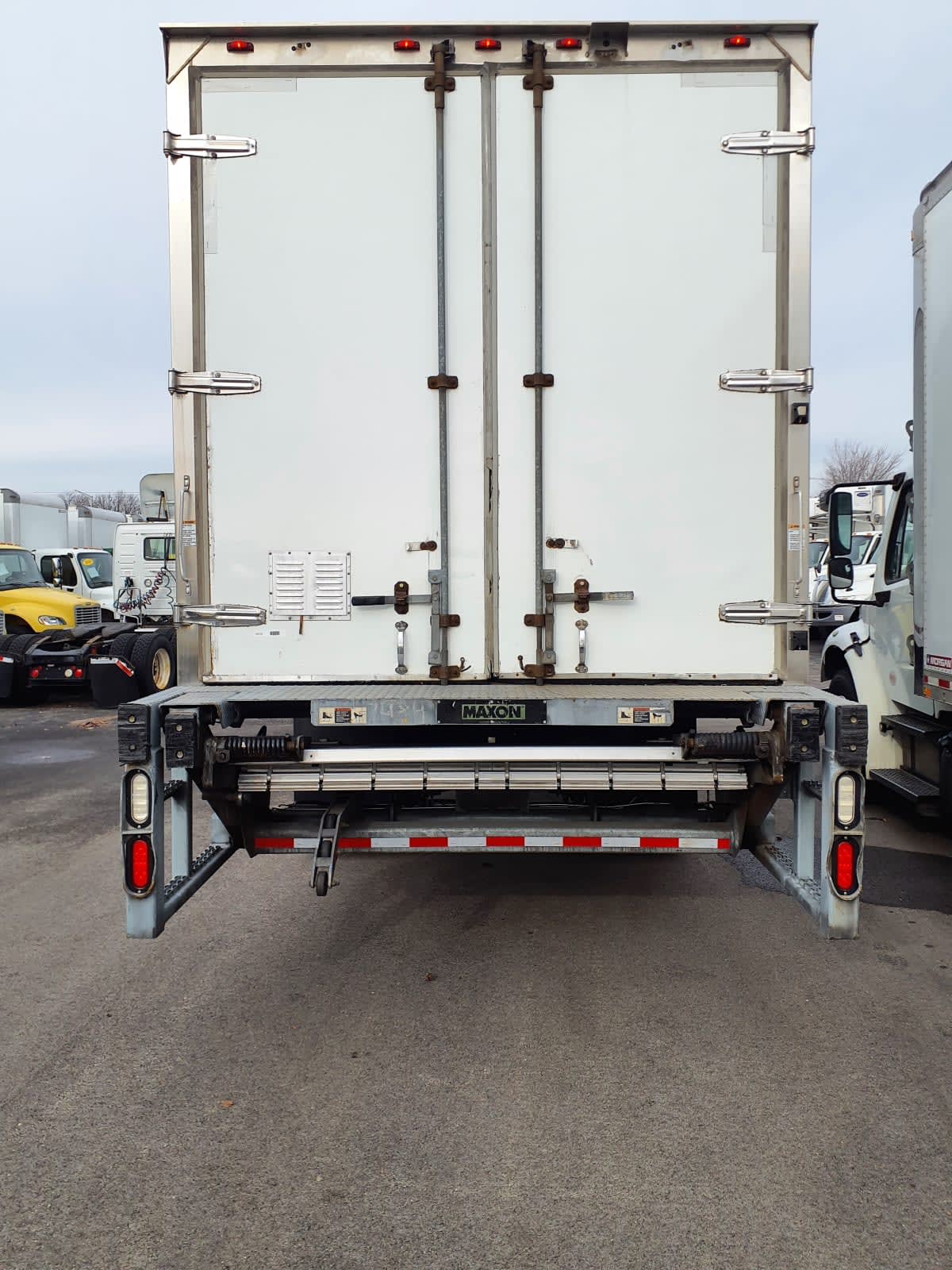 2016 Freightliner/Mercedes M2 106 648163