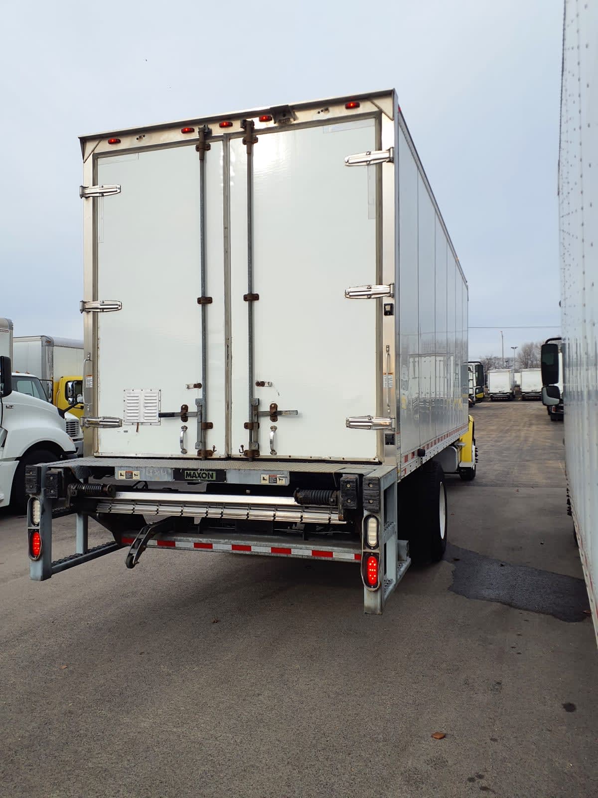 2016 Freightliner/Mercedes M2 106 648163