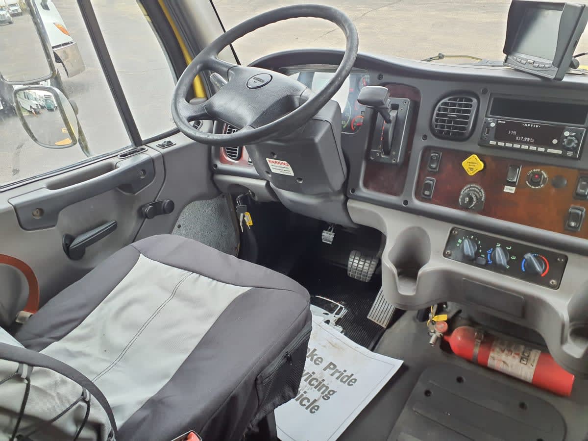 2016 Freightliner M2 106 648164