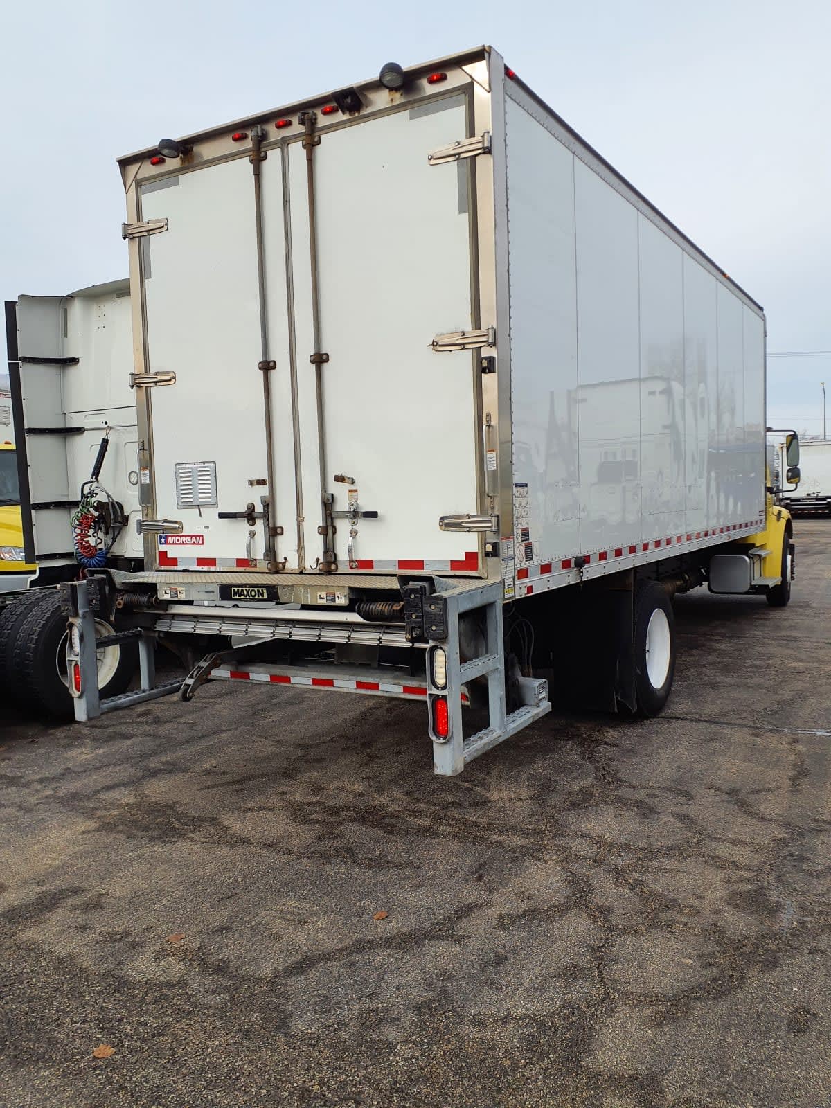 2016 Freightliner/Mercedes M2 106 648172