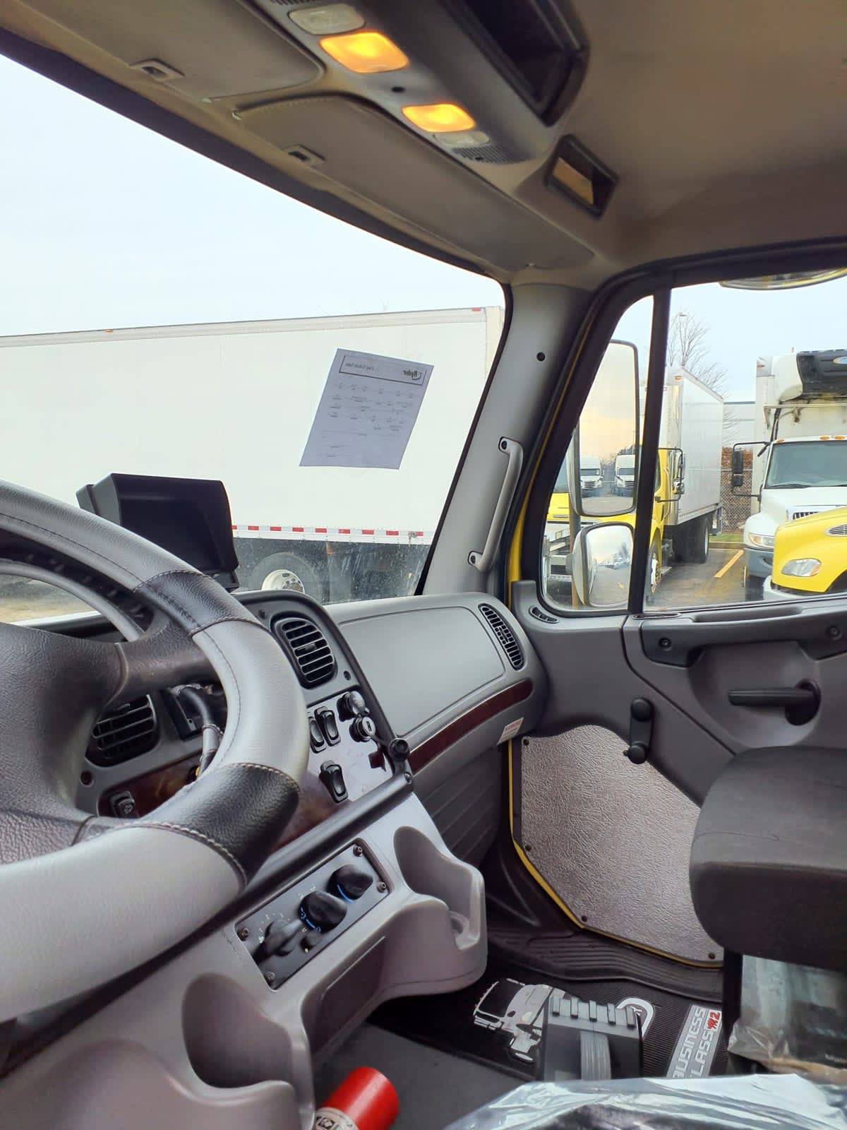 2016 Freightliner/Mercedes M2 106 648172