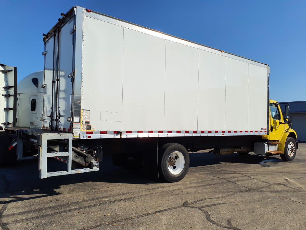 2016 Freightliner M2 106 648205