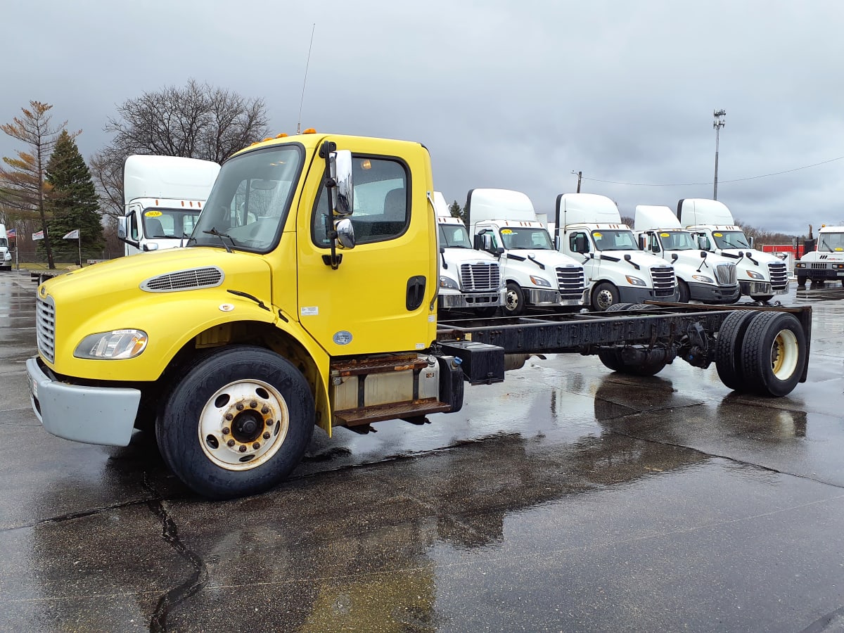 2016 Freightliner/Mercedes M2 106 648215