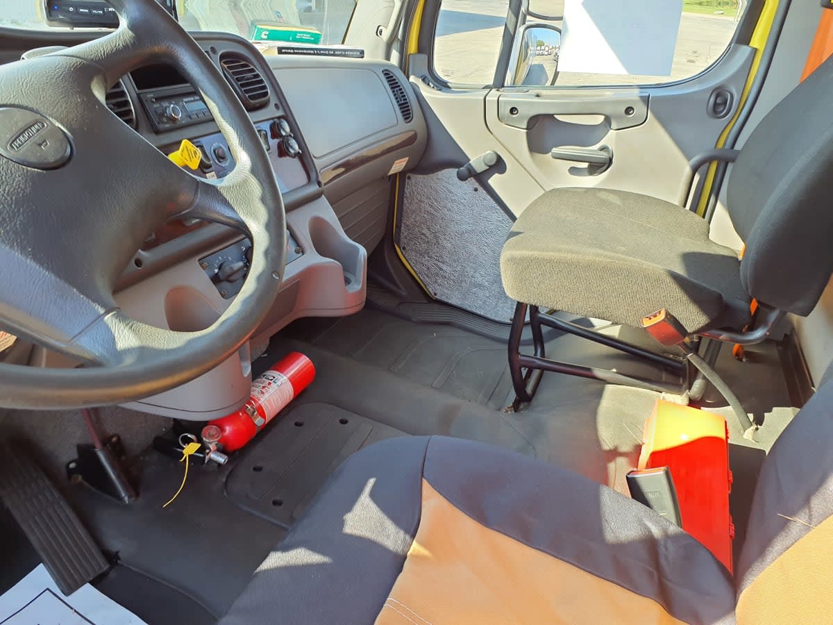 2016 Freightliner/Mercedes M2 106 648224