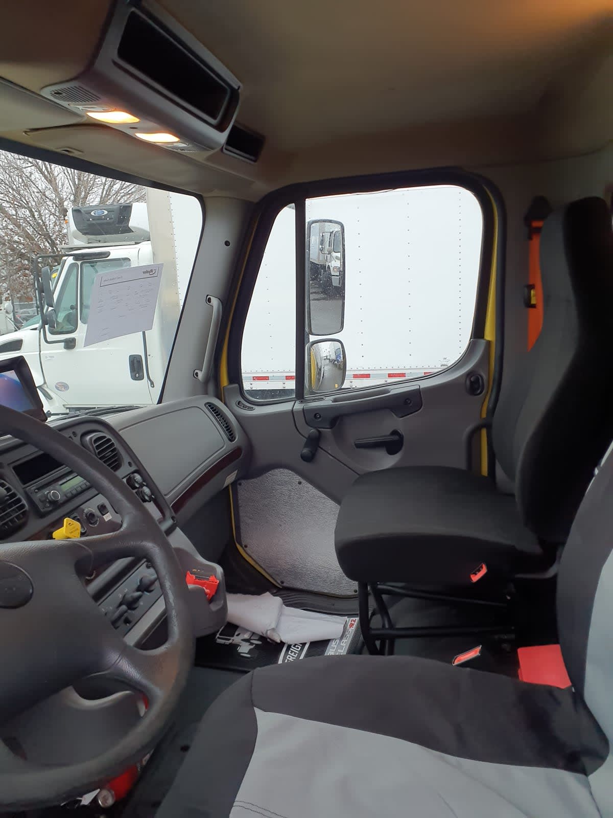 2016 Freightliner/Mercedes M2 106 648256