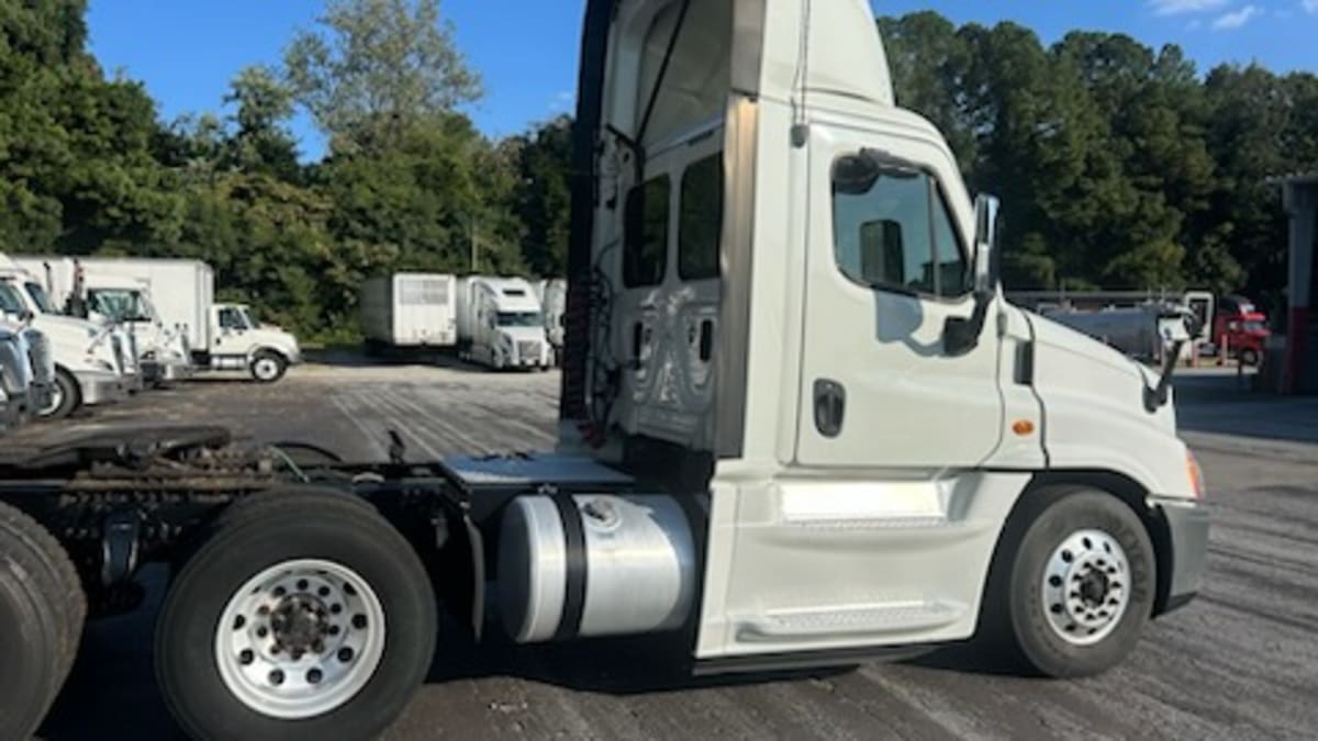 2016 Freightliner/Mercedes CASCADIA 125 648276