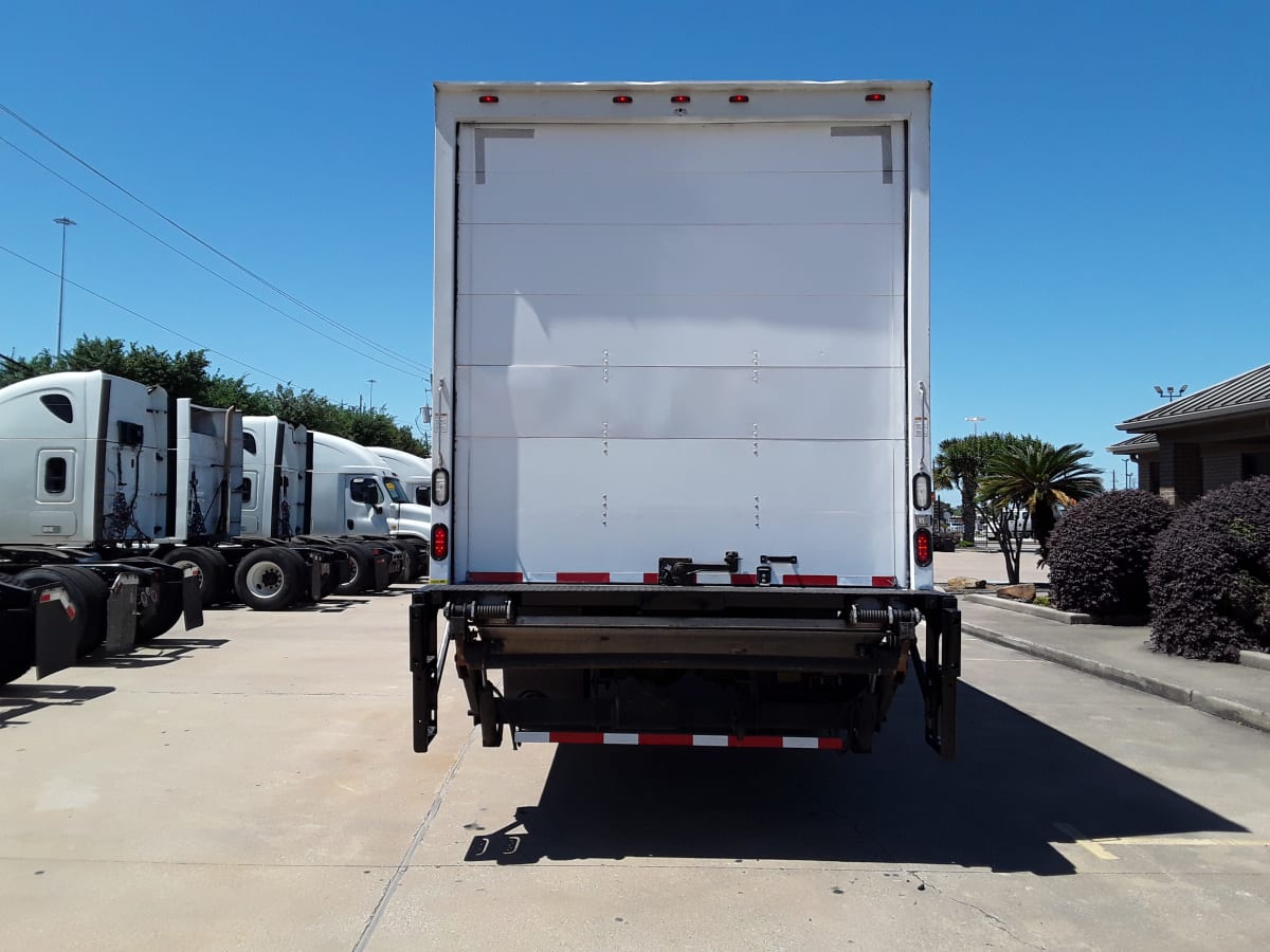 2016 Freightliner/Mercedes M2 106 648340