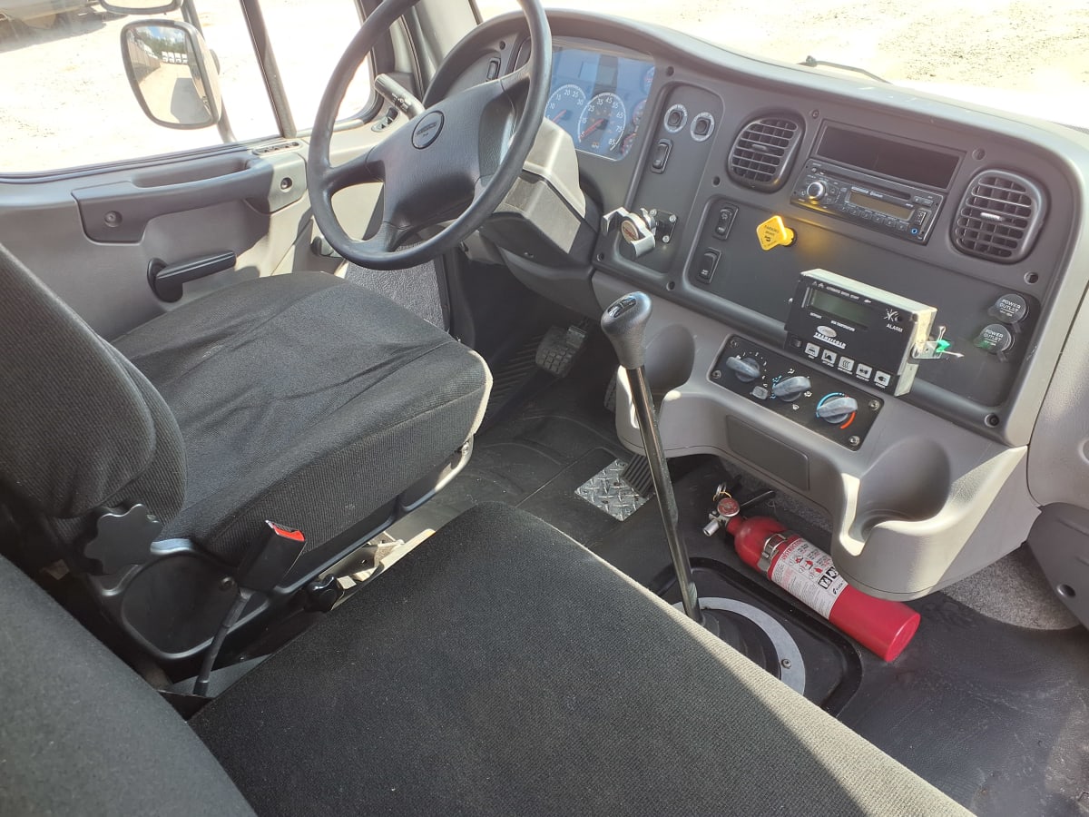 2016 Freightliner/Mercedes M2 106 648753