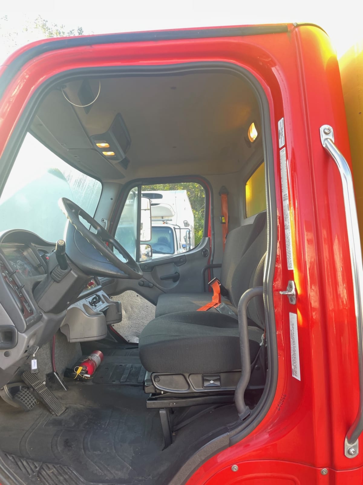 2016 Freightliner/Mercedes M2 106 648866