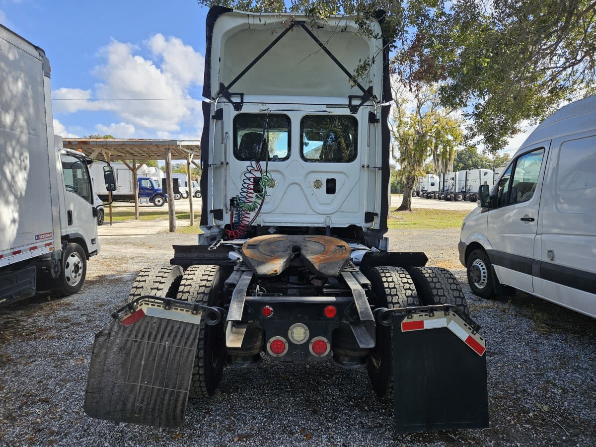 2016 Freightliner - image 5