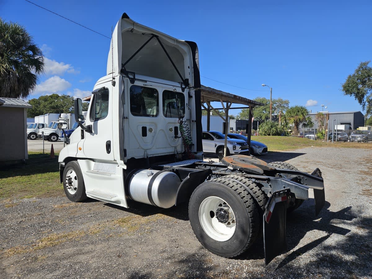 2016 Freightliner - image 6