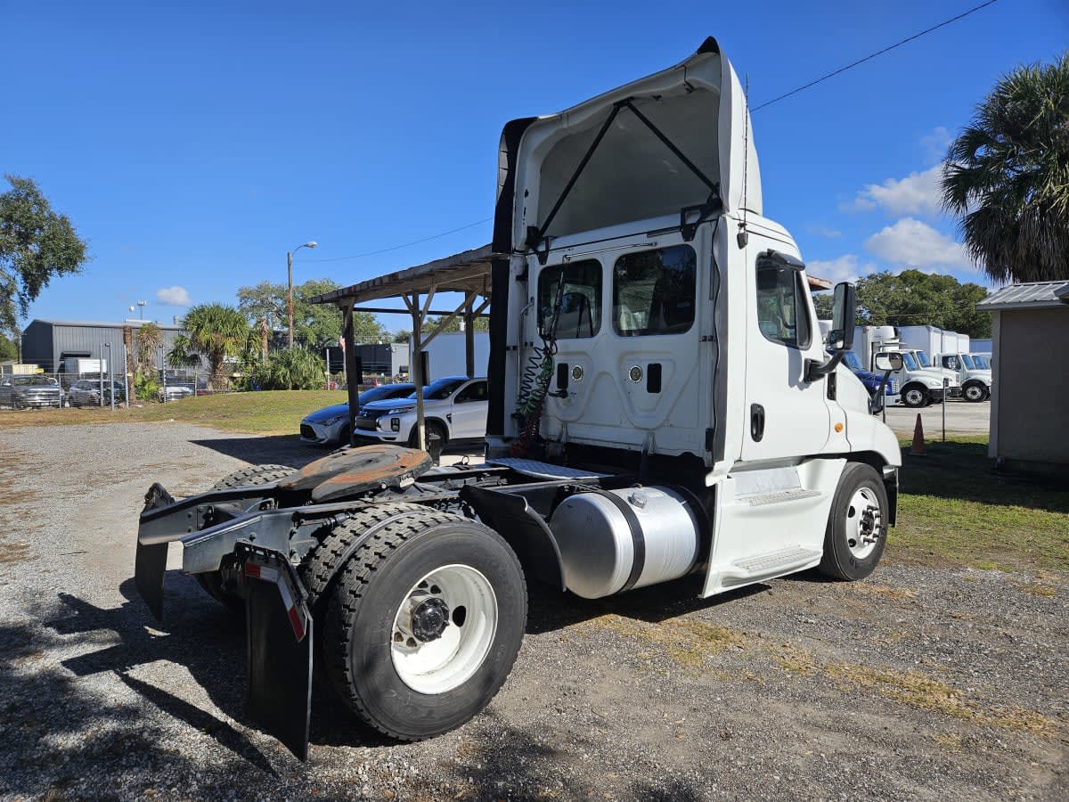 2016 Freightliner - image 4