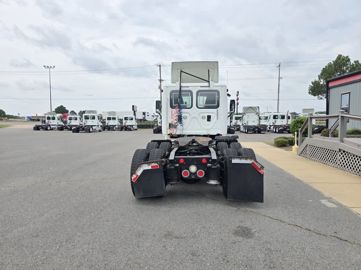 2016 Freightliner Cascadia in North Little Rock, AR — photo 5