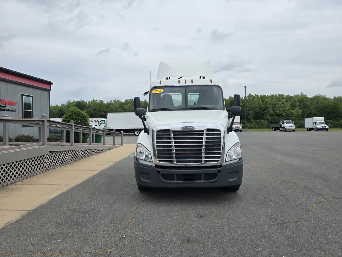 2016 Freightliner Cascadia in North Little Rock, AR — photo 2