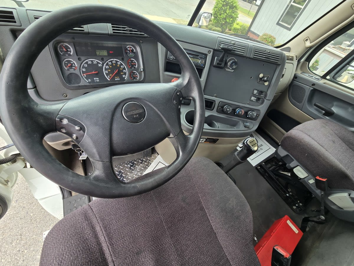 2016 Freightliner Cascadia in North Little Rock, AR — photo 7