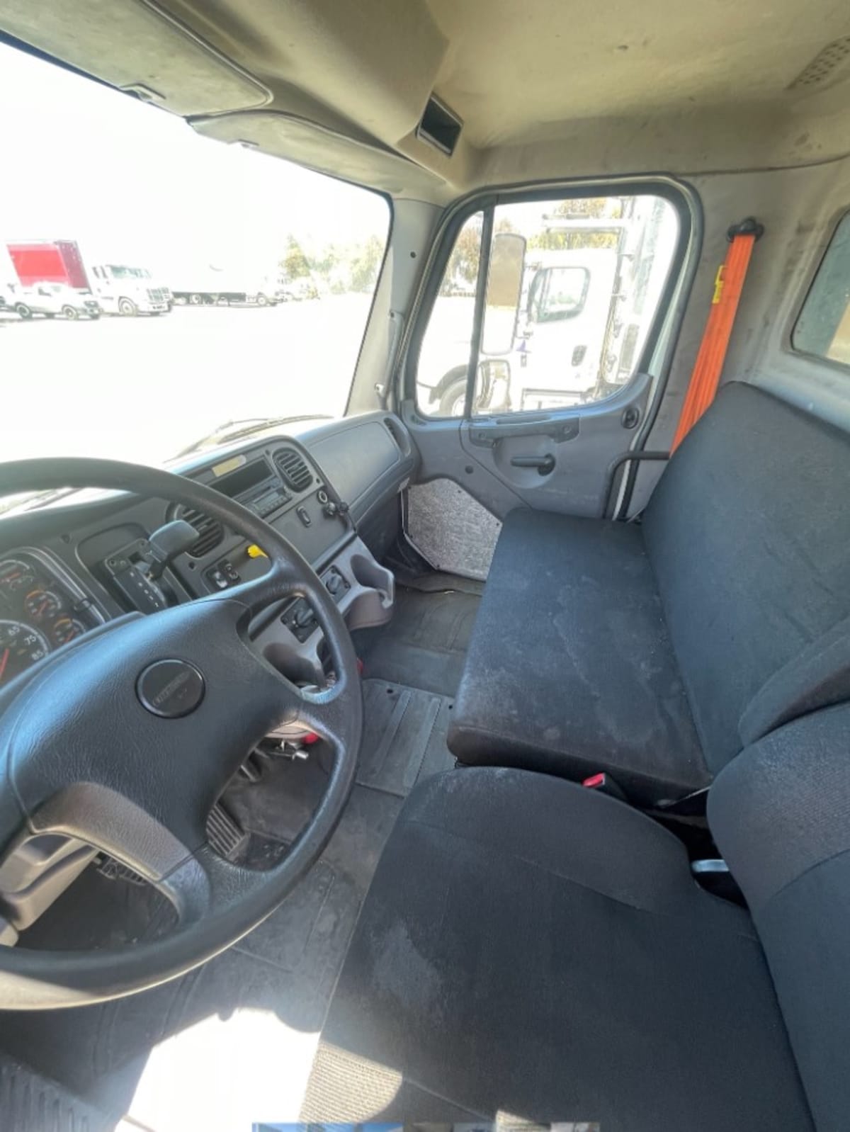 2016 Freightliner/Mercedes M2 106 649389