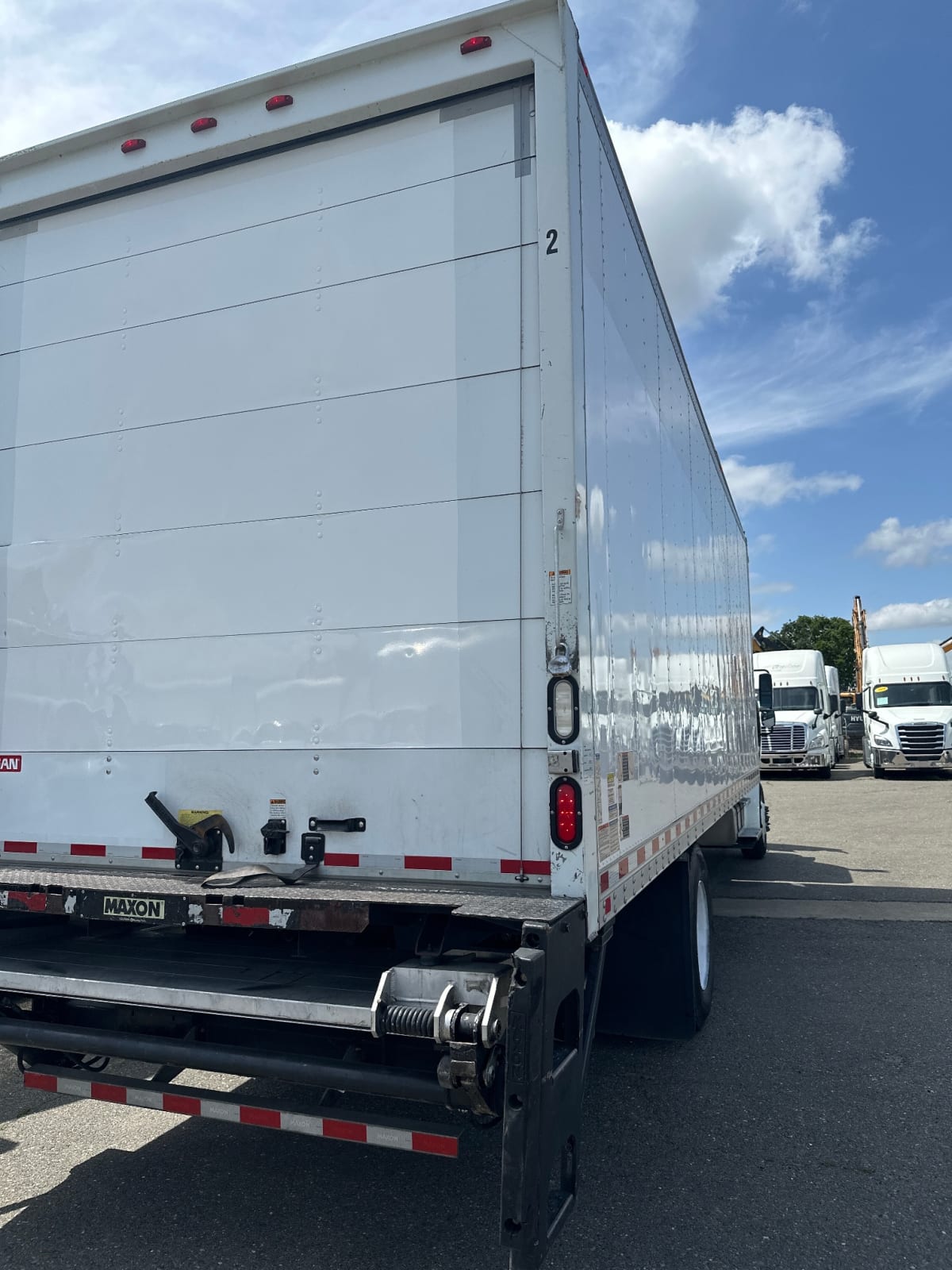 2016 Freightliner/Mercedes M2 106 649435