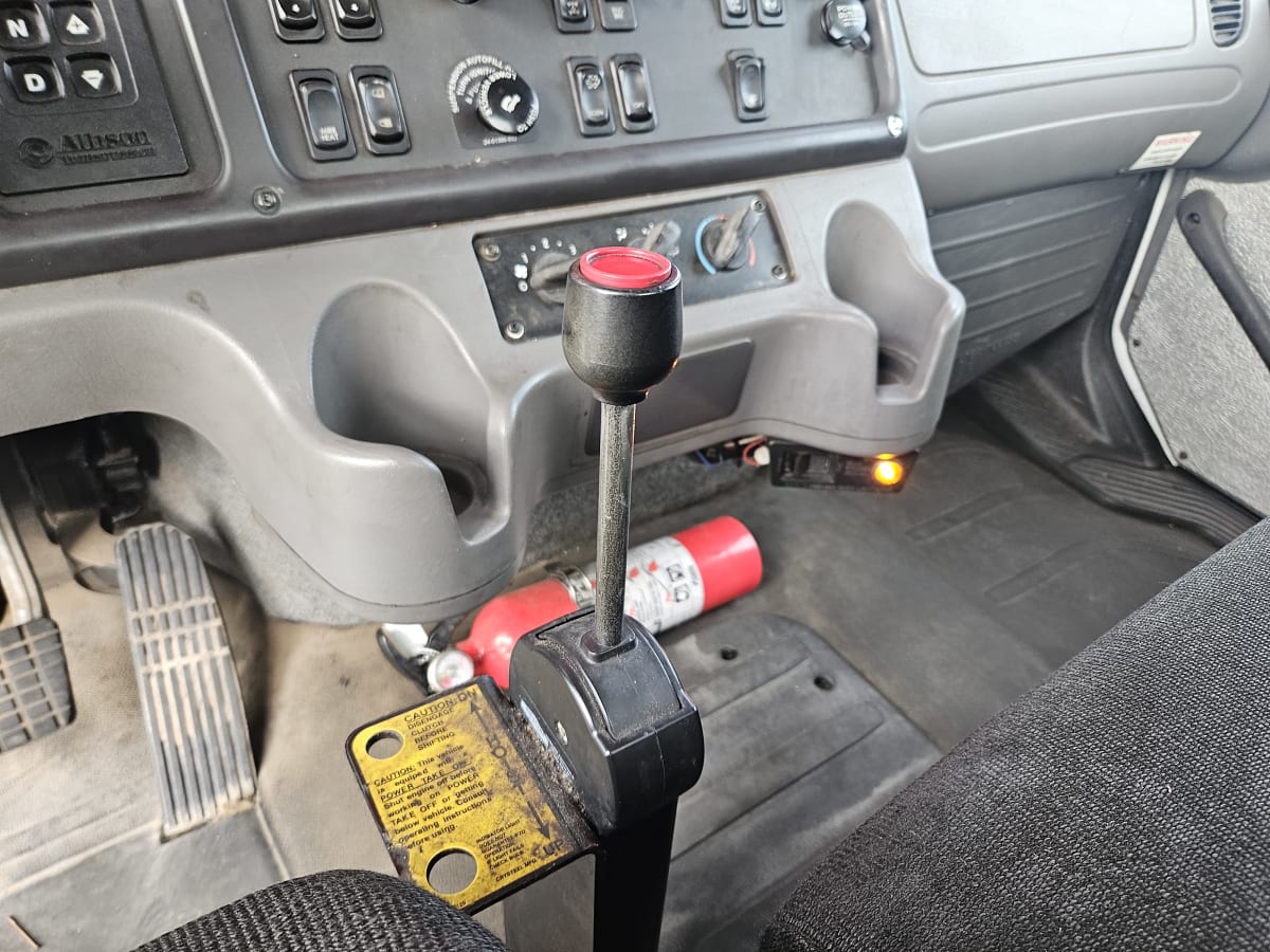 2016 Freightliner/Mercedes M2 106 649476