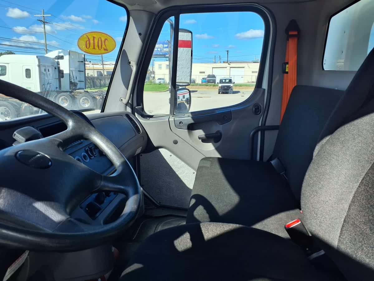 2016 Freightliner M2 106 in Cleveland, OH — photo 7