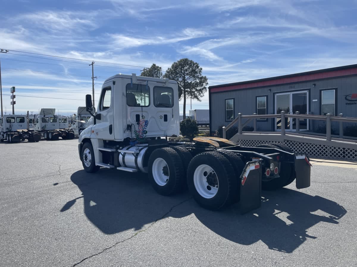 2016 Freightliner - image 6